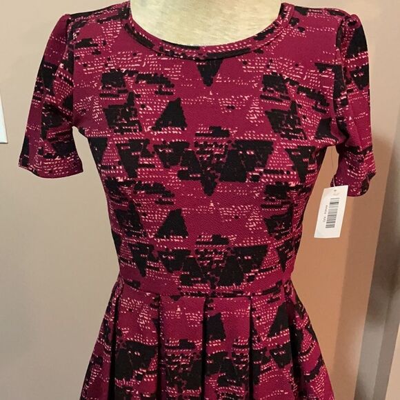 ✨LuLaRoe Geometric Print Amelia Dress - Picture 3 of 7